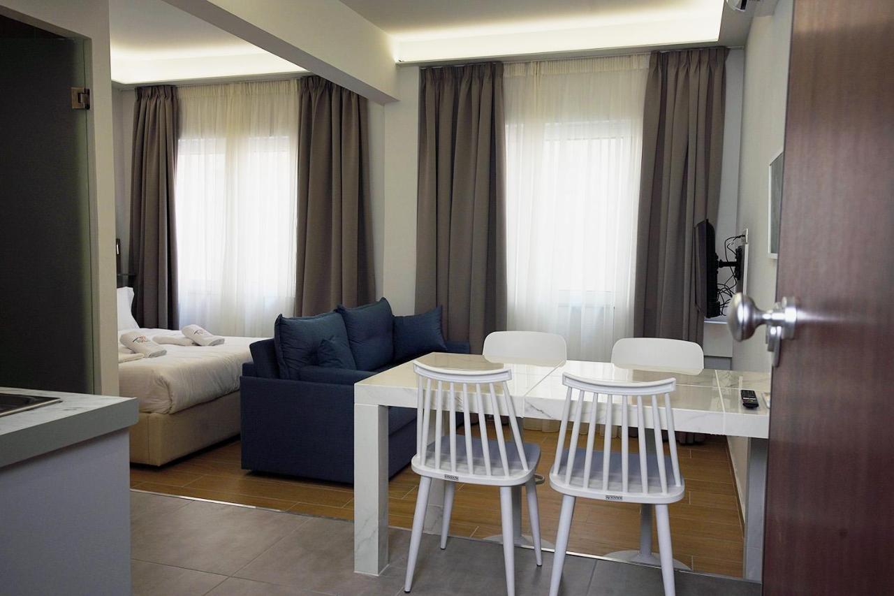 Tip - Top Suites Athènes Extérieur photo